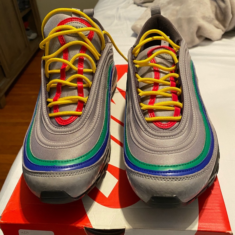 LIKE NEW NIKE AIR MAX 97